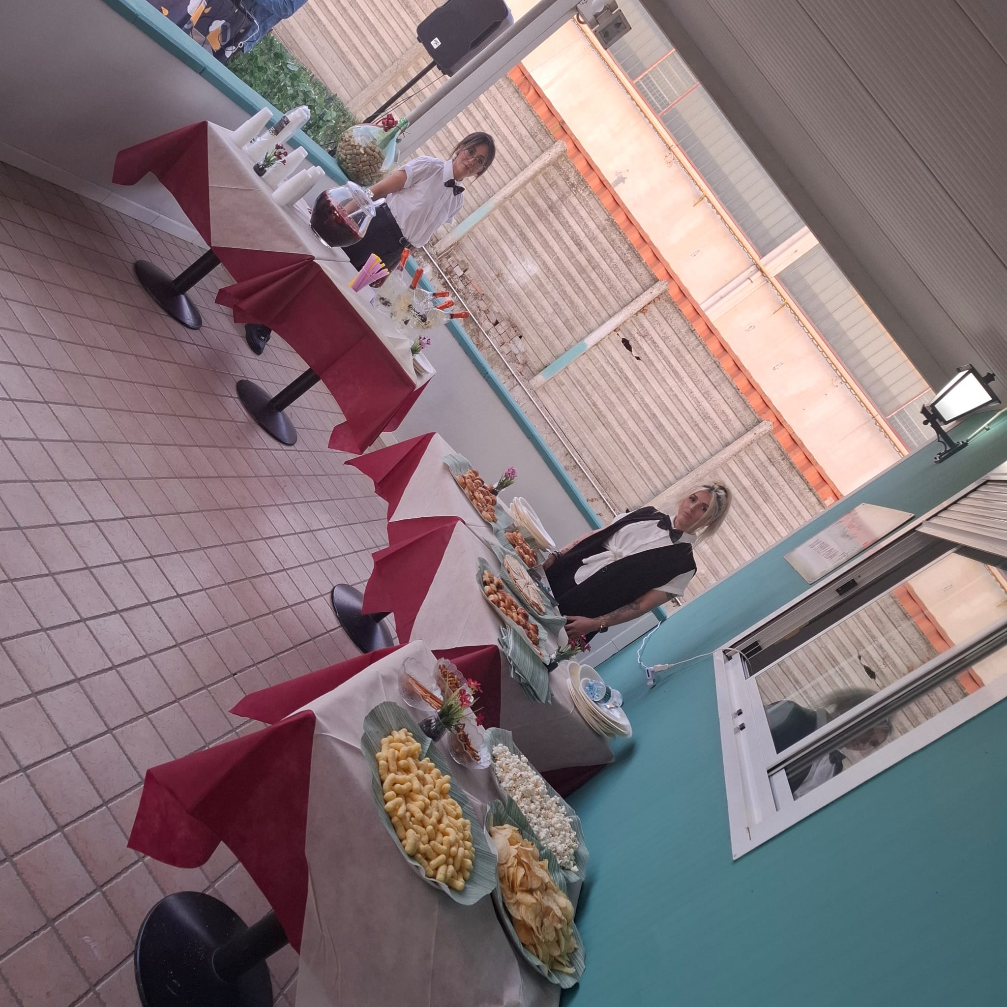 Buffet aperitivo e snack in terrazza